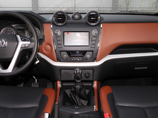 وانت SUV موتور توربو RWD 4 Door DONGFENG برای کمپینگ خانوادگی