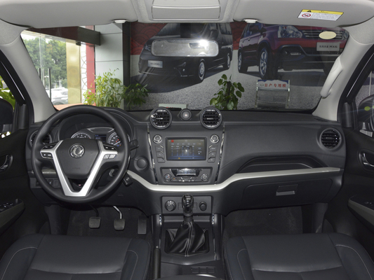 وانت دو ردیفه 5 نفره 4 درب SUV 6MT 4WD موتور بنزینی 231 اسب بخار