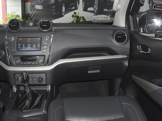وانت دو ردیفه 5 نفره 4 درب SUV 6MT 4WD موتور بنزینی 231 اسب بخار