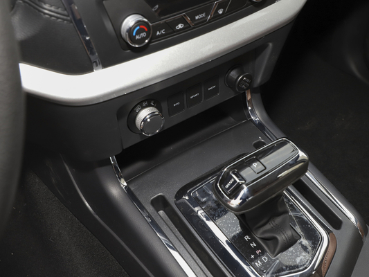 وانت 8 دنده 4WD 4 چرخ محرک DONGFENG 120kw 163hp
